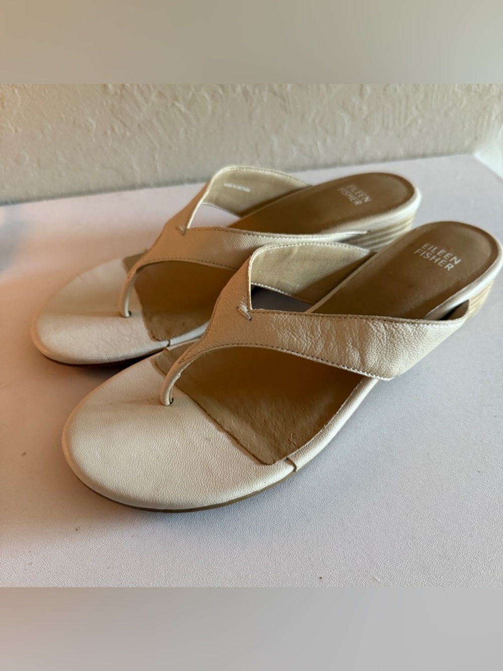 Eileen Fisher Leather Erika Thong Sandals size 9